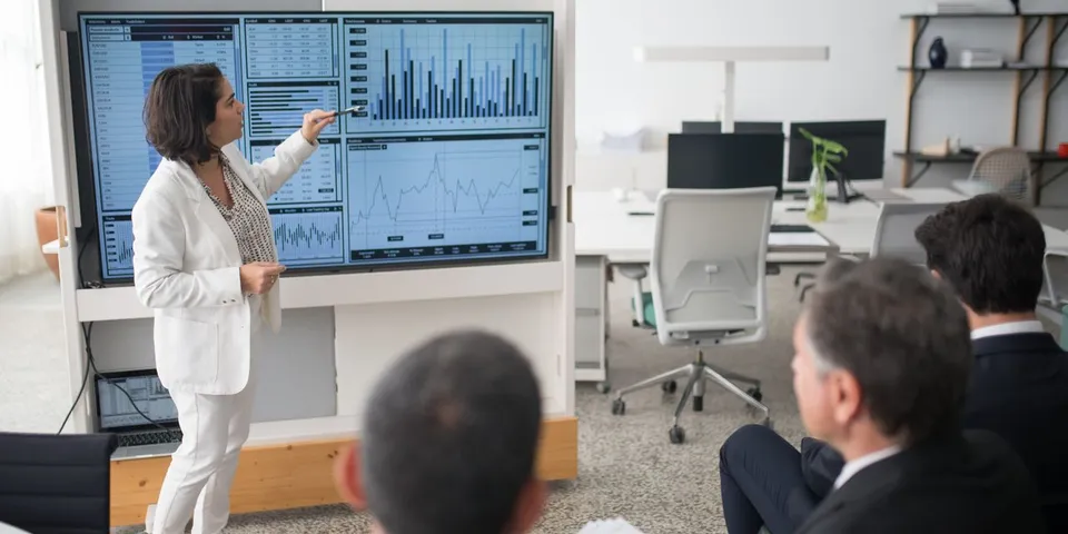 Real-time executive reporting dashboard displaying margin analysis and KPI trends